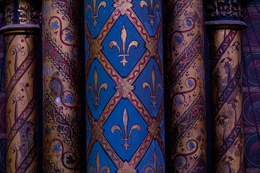 Image of decorated pillars in LA Sante Chapelle Paris