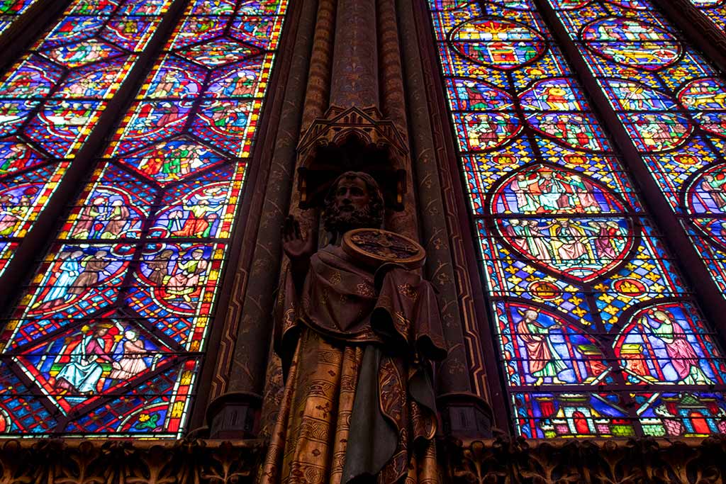 Image of statue of Apostle in Sainte Chapelle Paris
